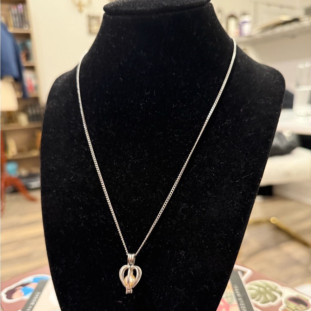 Silver Tone Captured Pearl Pendant Necklace